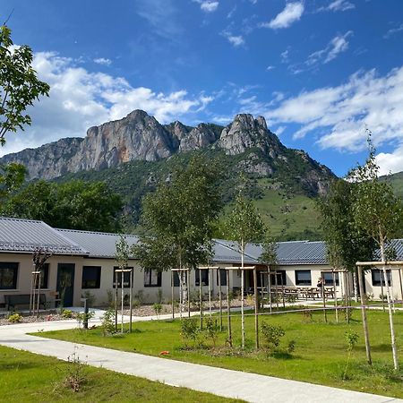 Complexe Des Oustalous Hotel Ле Кабан Екстериор снимка