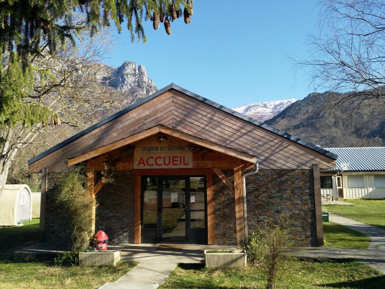 Complexe Des Oustalous Hotel Ле Кабан Екстериор снимка