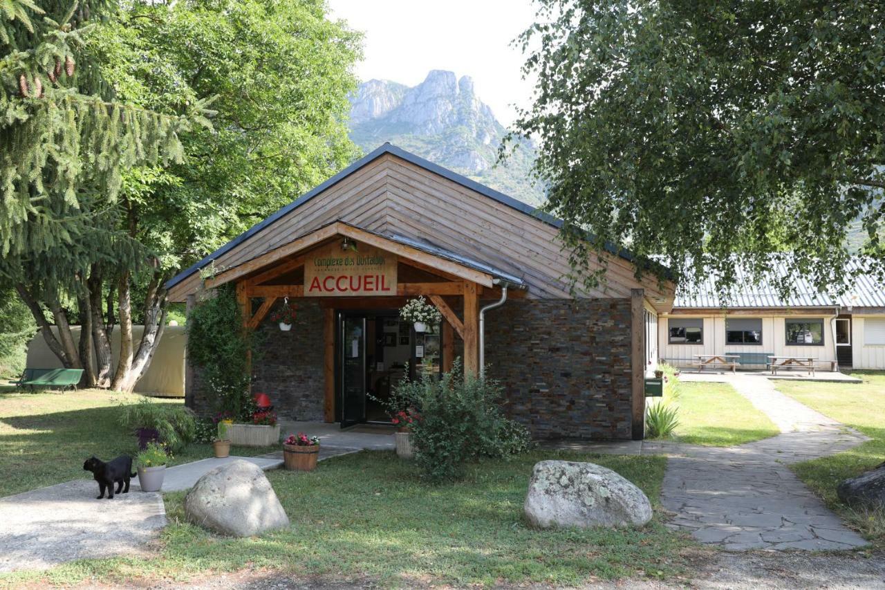 Complexe Des Oustalous Hotel Ле Кабан Екстериор снимка